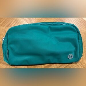 lululemon athletica Cascadia Green Belt Bag